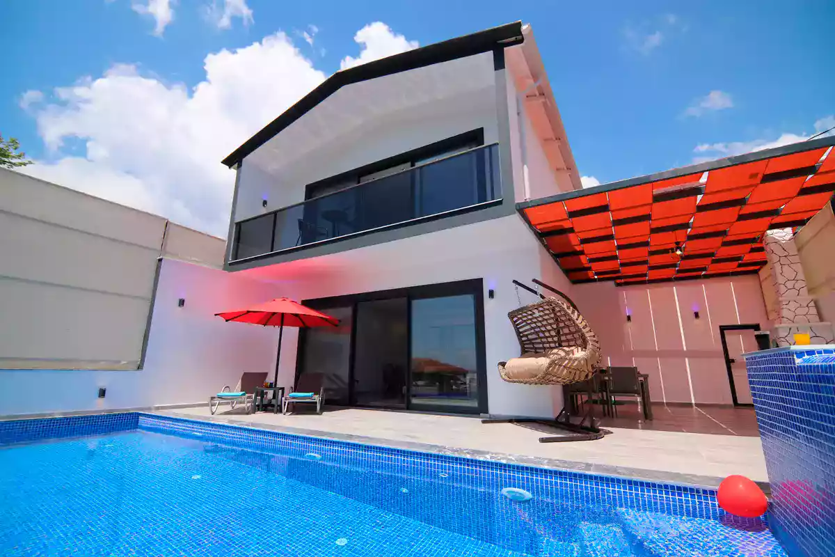 Villa Plus Villa Plus